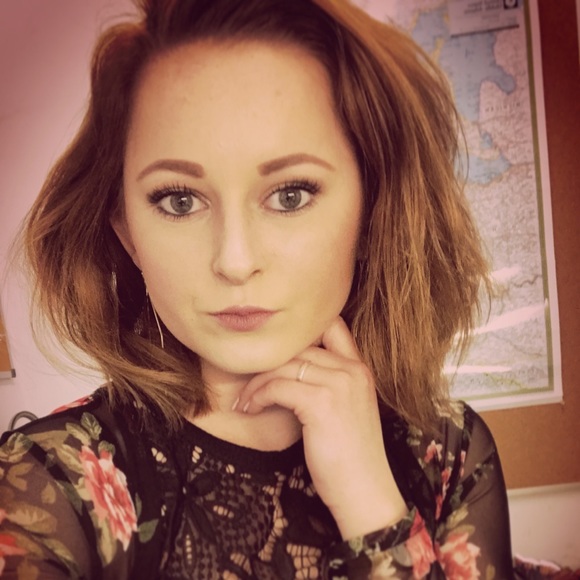 Meet your Posher, Hailey - Picture 1 of 1